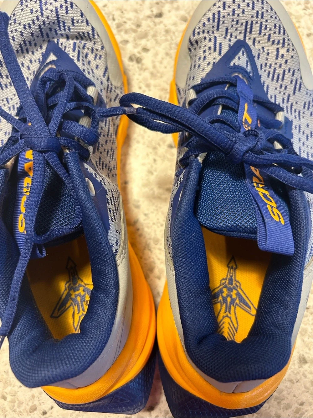 Under Armour Scramjet 5 GS kids sneakers size 5 5Y blue orange